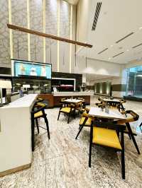 街の喧騒を忘れる午後、The Loungeで極上のひとときを
