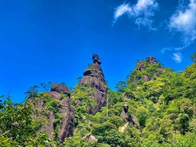Floating Rocks and Cloud Magic at Sanqing Mountain