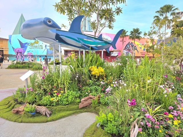 Sea Creatures floating on land! Sculptures to celebrate Singapore Oceanarium's Opening