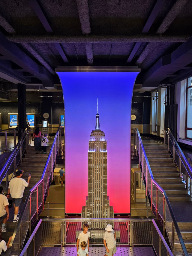Empire State of Mind: Manhattan’s Iconic Night View 🌃🏙️🗽