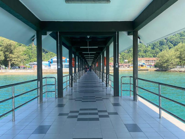 Kg Tekek Jetty – Where the Island Greets You… and Your Flip-Flops Say “Let’s Go!”🏝️👣