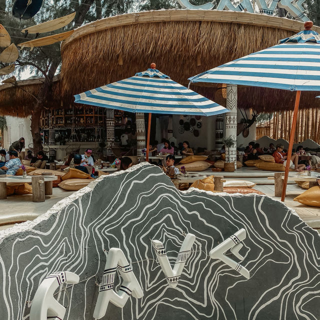 รีวิว Cave Beach Club – ร้านชิลริมทะเล