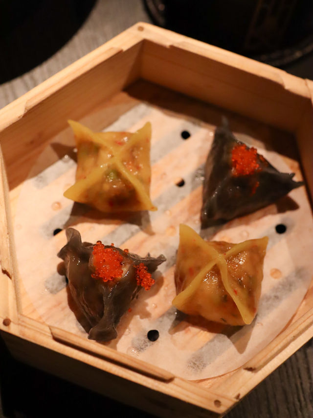 精緻高級點心令人驚嘆,味覺視覺雙重享受✨ 夜麻麻想食點心,又想靜靜地同閨蜜傾吓心事 就選咗呢間走高級優雅路線嘅餐廳 裝橫高級優雅,喜歡座位與座位之間有距離 傾心事一流 每款點心都見到大廚嘅巧手用心。豆 精緻高級點心令人驚嘆,味覺視覺雙重享受✨ 夜麻麻想食點心,又想靜靜地同閨蜜傾吓心事 就選咗呢間走高級優雅路線嘅餐廳 裝橫高級優雅,喜歡座位與座位之間有距離 傾心事一流 每款點心都見到大廚嘅巧手用心。豆