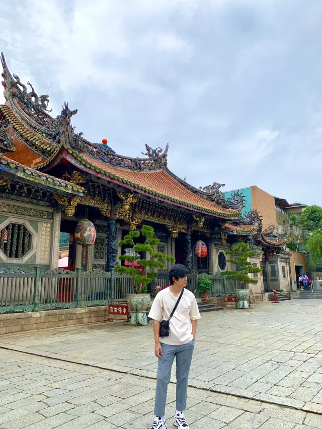 Review of Lungshan Temple in Taiwan