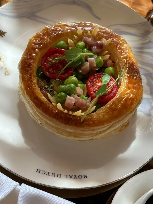 上海浦東麗思卡爾頓酒店 52 樓下午茶，高空之上的優雅食光