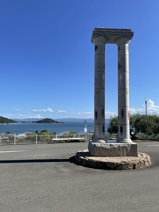 【小豆島】 道の駅に佇むオリーブ色のポスト 【小豆島】 道の駅に佇むオリーブ色のポスト