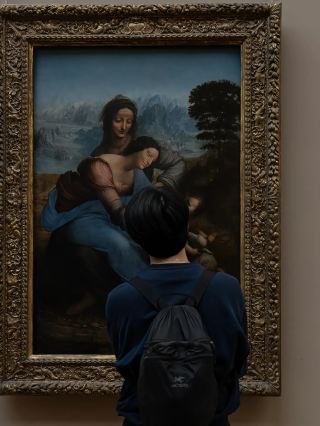 [Louvre Museum | A long letter of civilization deep in the stone wall]