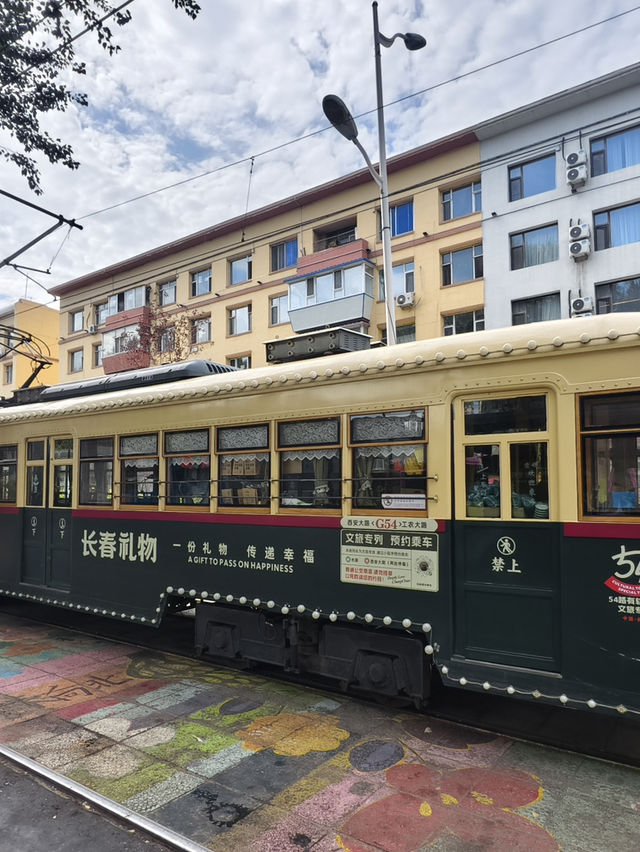 走!去長春紅旗街散步乘坐百年復古電車穿越都市叢林 走!去長春紅旗街散步乘坐百年復古電車穿越都市叢林