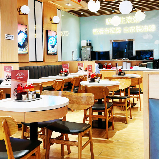 Must-Try in Tai Kok Tsui: Master Congee’s XO Turnip Cake & More!