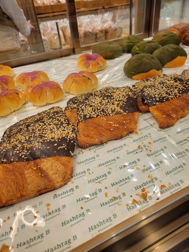 香港人氣手信餅店:糕點櫃裡的高顏值紫米燕麥撻💜 香港人氣手信餅店:糕點櫃裡的高顏值紫米燕麥撻💜