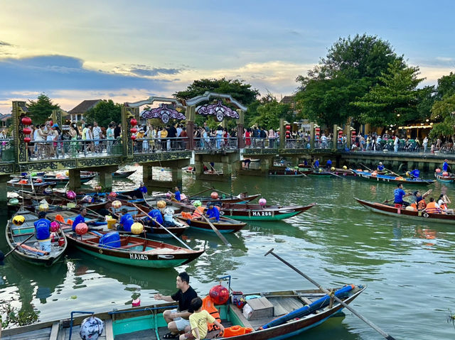 Lantern Dreams on the Hoài River – Hội An’s Magic by Night ✨  Lantern Dreams on the Hoài River – Hội An’s Magic by Night ✨