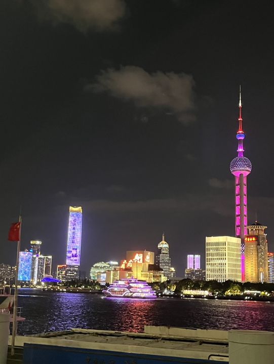 外灘夜色下的城市魅力✨