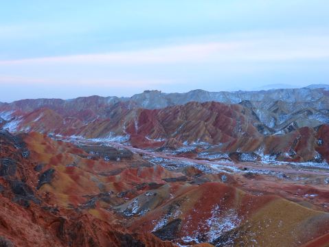 張掖七彩丹霞旅遊景區｜感受大自然鬼斧神工的七彩世界｜Trip.com 張掖