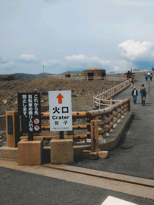 Peer into the Abyss: The Hardcore Guide to Mount Aso’s Active Crater 🌋💨🚨