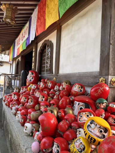 迫力満点！日本一大きい毘沙門天】 珍しい貧乏神も祀られている | Trip