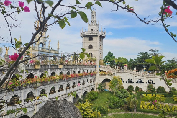 🇵🇭 壮麗な城のような教会！セブの信仰の中心地、シマラ聖堂✨ | Trip