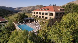 🇱🇧 Lebanon accommodation review: Categorized by atmosphere, interesting accommodations include luxury hotels in Beirut.