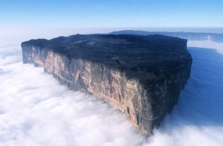 🏔️ Mount Roraima — A Lost World Above the Clouds!