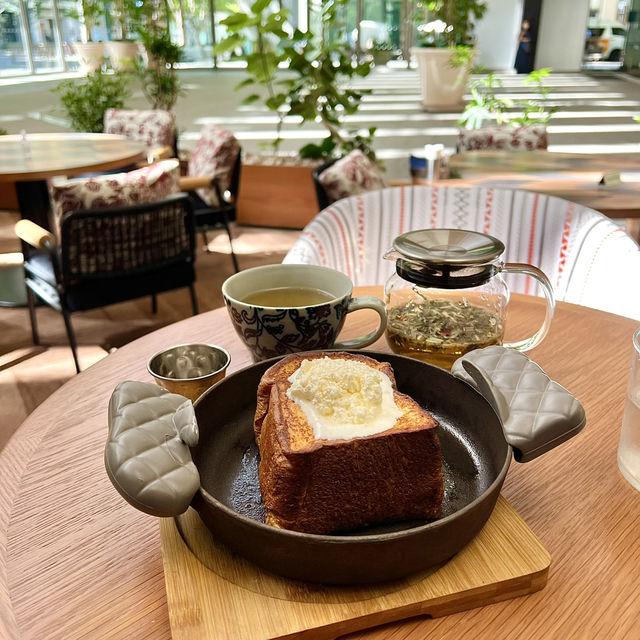 Relaxing Brunch at THE FRONT ROOM