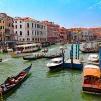 🌊 **Lost in the Beauty of Venice** 🛶