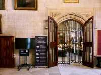 Christ Church College: The Crown Jewel of Oxford! 🏰