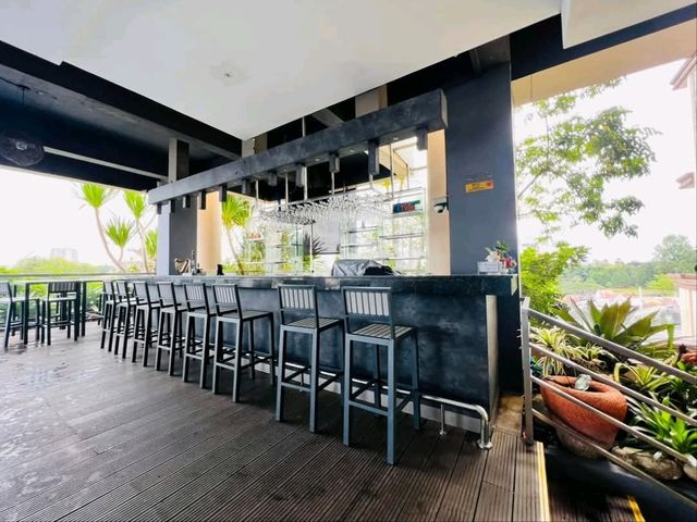 “The Waterfront Hotel Kuching: Where Heritage Meets Contemporary Luxury”
