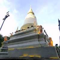 Wat Phnom Temple, Phnom Penh: The Spiritual Heart of the Capital