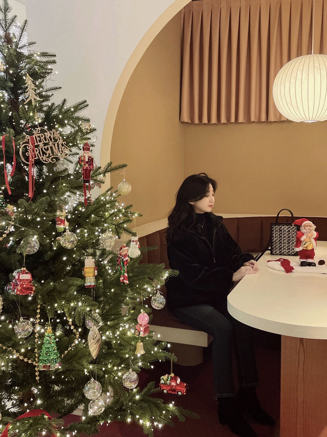 🎄 크리스마스 무드를 가득 품은 감성 카페, 영등포 ‘디데이원’