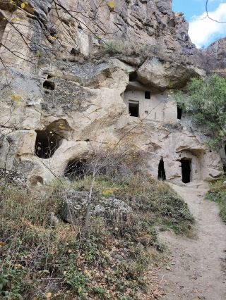 🏛️ 歴史的考察 – ウフララ渓谷の永遠の物語 📜⛰️