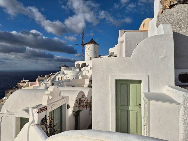 💙🌴 Santorini on a Budget: How to Enjoy the Island Without Overspending