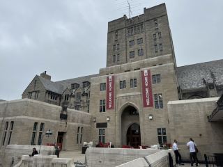 อัญมณีประจำมหาวิทยาลัย IU ✨