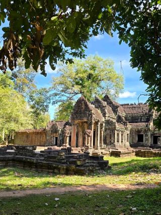 🏛️ ปราสาทพระขรรค์: มนต์เสน่ห์แห่งแสงและหินในใจกลางเมืองอังกอร์
