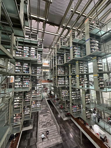 図書館 ヴァスコンセロス図書館：メキシコシティのアートな図書館。 | Trip