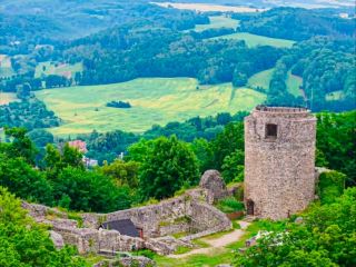 弗倫城堡（Wleń Castle）：坐擁史詩級絕景的波蘭古老石頭堡壘 。