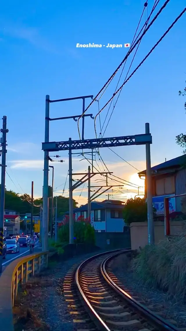 Enoshima: A Picturesque Retreat Near Tokyo's Bustling Energy 🌊🏞️