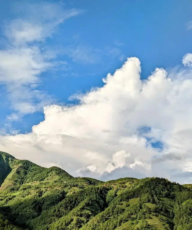 สำรวจความงามของยูนนาน: ภูเขาหญ้าใหญ่ในหุยเจ๋อ