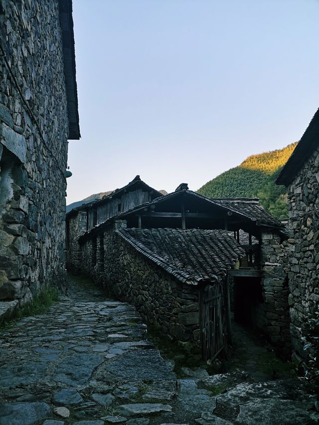 避開人潮湧涌～縉雲岩下村小住