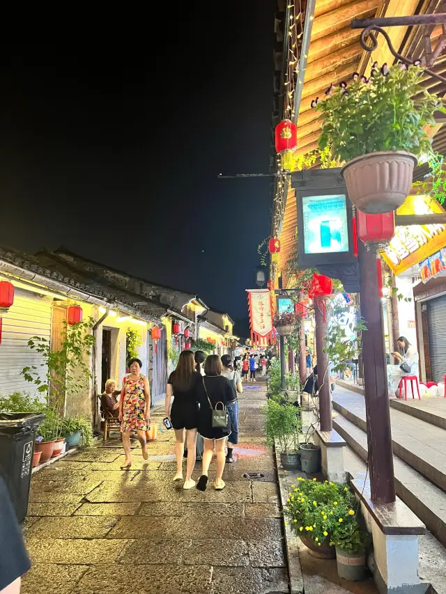 Shaoxing Cangqiao Straight Street | An ancient street filled with the charm of Jiangnan