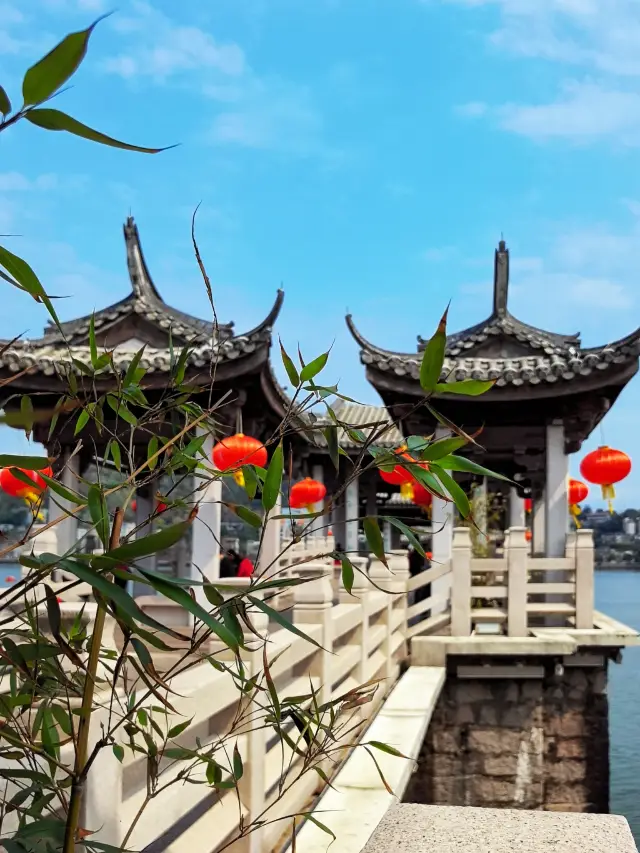 The photogenic ancient city of Chaozhou is stunning whether you visit with your besties or go solo!