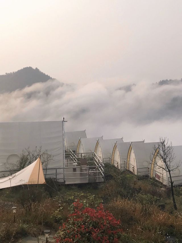 在貴州！住進雲端、打卡凱里懸崖營地