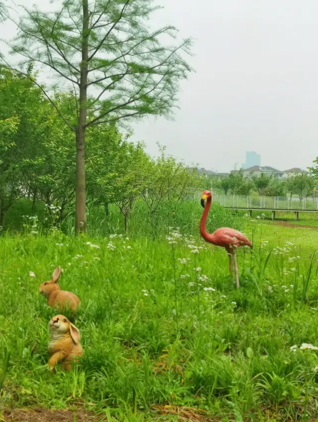 A veritable Emerald City, the Hangzhou backyard garden at the end of spring
