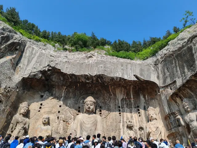 Day Two of the Four-Day Luoyang Tour (Longmen Grottoes)