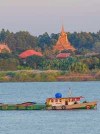 🌟✈️ Phnom Penh's Top Hotels: Luxury, Views & Culture 🏰🍹