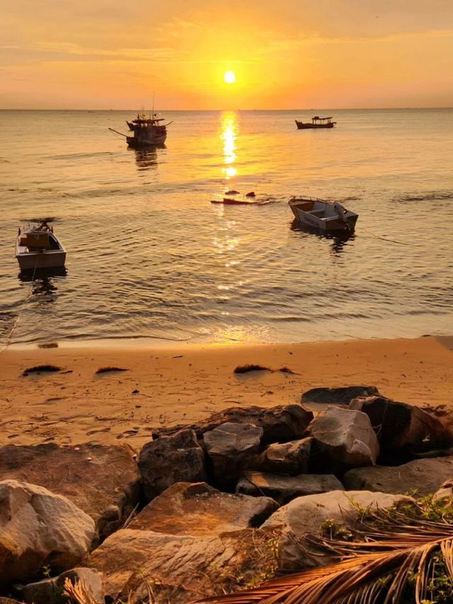 🏝️ Phu Quoc: Vietnam's Largest Island with a Twist 🇻🇳