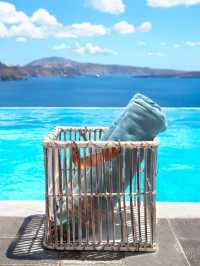 🌅 Santorini Secrets: Spa Luxury & Suite Dreams 🛎️