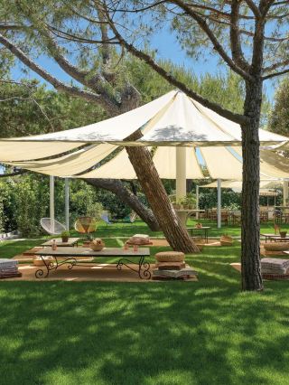 Tuscan Treats 🍇🏨: Unwind in Forte Dei Marmi's Finest!