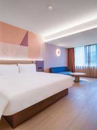 🍊🏨 Guangzhou's Orange Hotel: A Zesty Stay! 🌳