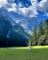 雲杉坪打卡隱藏在玉龍雪山的巨大草坪