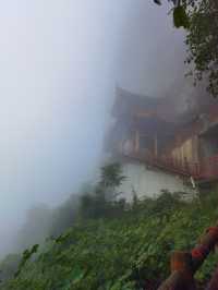 離天三尺三,貴州黔北第一峰,尧龍山。