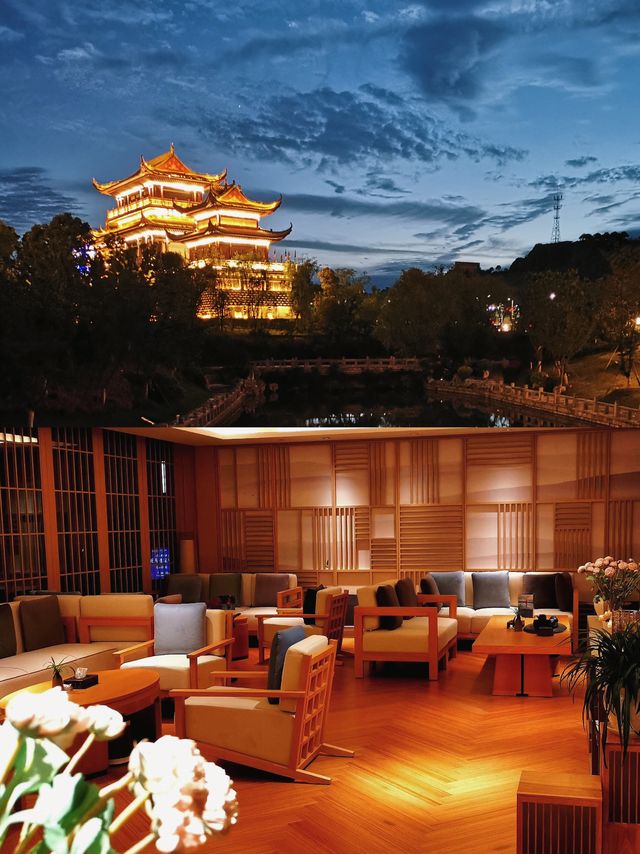 貴陽周邊！一房一湯、住進唐風溫泉度假酒店。